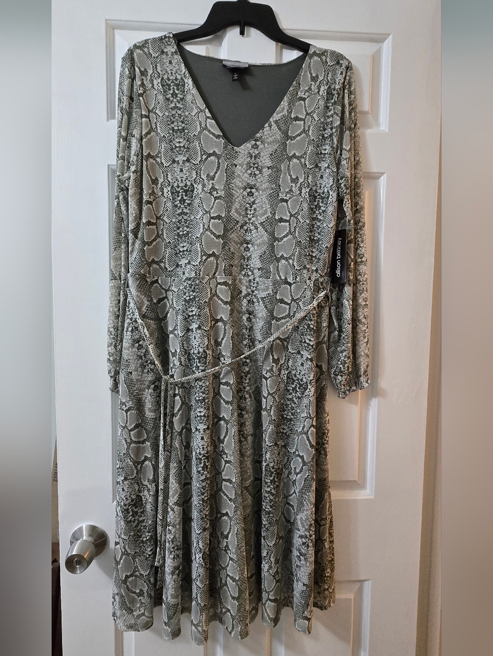 Allison Brittney Snake Print Dress L NWT V-Neck Long Sleeve Stretch Fit & Flare - Picture 6 of 10
